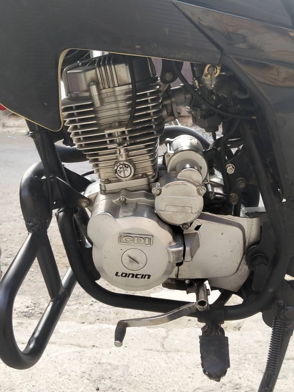 للبيع للبيع للبيع
دراجه TTX
موصفات الدراجة 
تجي بمحرك 150 cc 
بستم واحد فقط 
 تبريد المحرك على الهواء 
ممتص الصدمات يجي بنوعية كلش ممتازة
الاطارات تجي نوع چوب جبلي امامي الحجم (21مشلن) .. 
الخلفي جوبلس الحجم (18)
 بالوجكترات 8عدسه أصلي 
انظمة البريك تجي بنوع دسك امامي ..ولخلفي بنز
خزان الوقود 13 لتر
ارتفاع دبل الدراجة91 سم
الدراجة تصلح للطرق الوعرة وطرق الاسفلتية 
الدراجة تجي بشكل سبورت جبلي بلكامل
✅ تصميم جبلي ومتين، مثالي للعمل والدلفري
✅ أداء عالي على الطرق المعبدة والوعرة
✅ تنفع للدلفري، الشباب، والمشاوير اليومية
✅دراجه رقم. السنويه ابسمي  كبل تحويل ثاني يوم 
الاستفسار
***********
وات ساب 
+9647704919063
كاظم القريشي 🩵🫡
