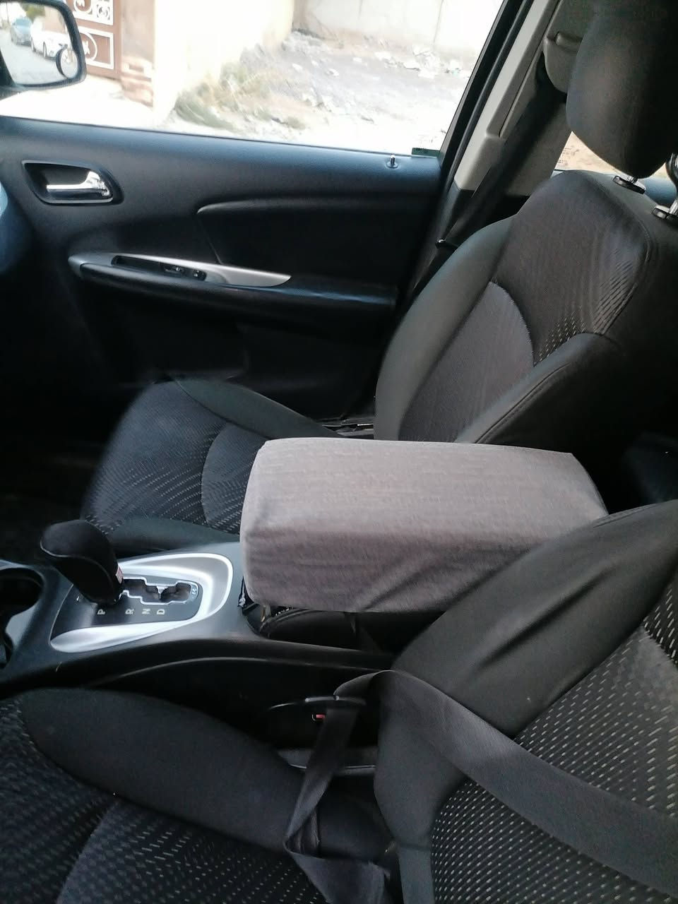بيع مستعجل دوج جورني 2012 كلين بدون حادث بس السقف بي شويه ابيظ مكنات ٥ راكب محرك 2400 شرط كير شرط تبريد شغال موصفات بصمه تشغيل أبواب بصمه شاشه اعطال بعد بها هواي موصفات طخم تاير جديد صارله سبوع شده رقم دهوك شرط التحويل الوكاله السعر 85  بي مجال شويه لاتصال  *********** العنوان موصل
