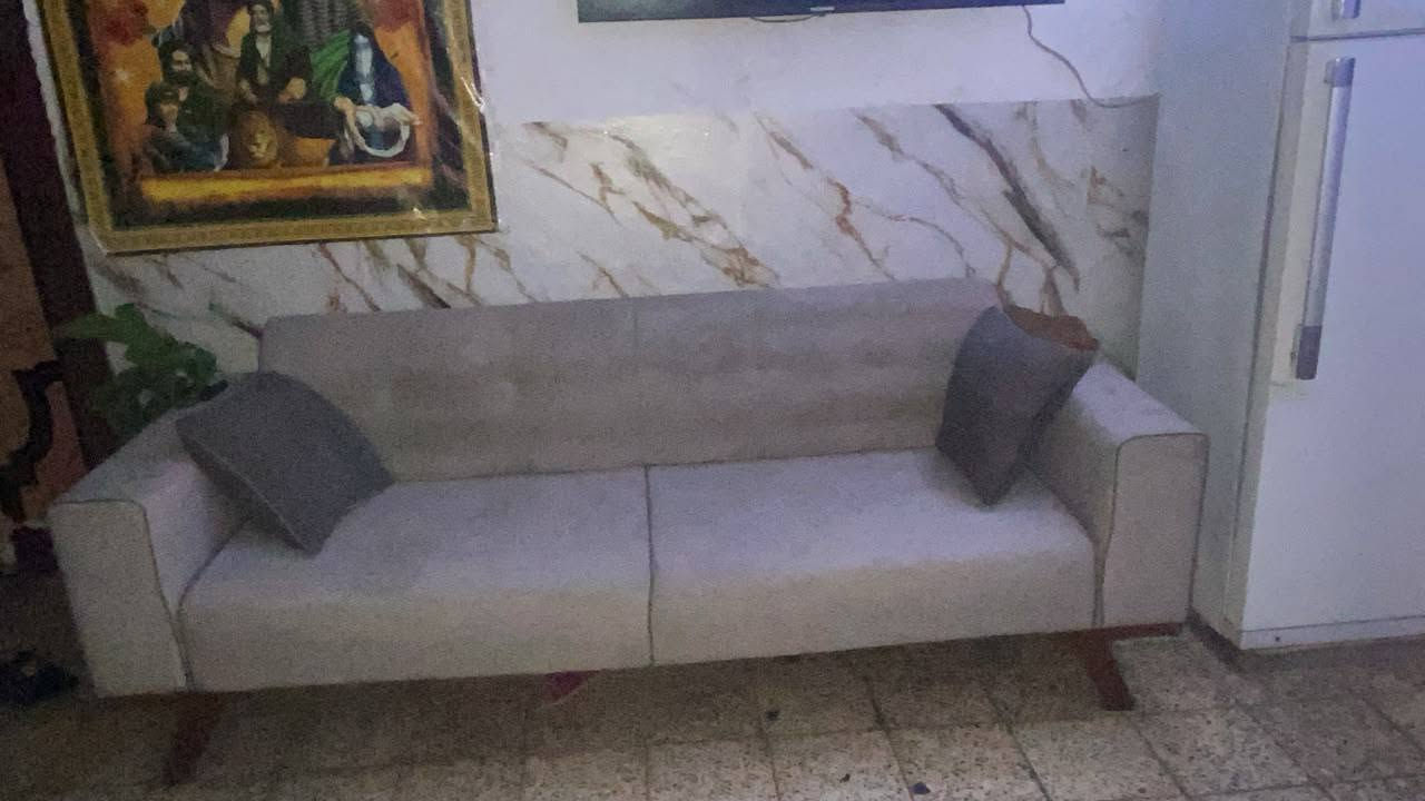 قنفات خمس قطع ميه وخمسين وجربايه تخته نفر السعر عشرين***********
