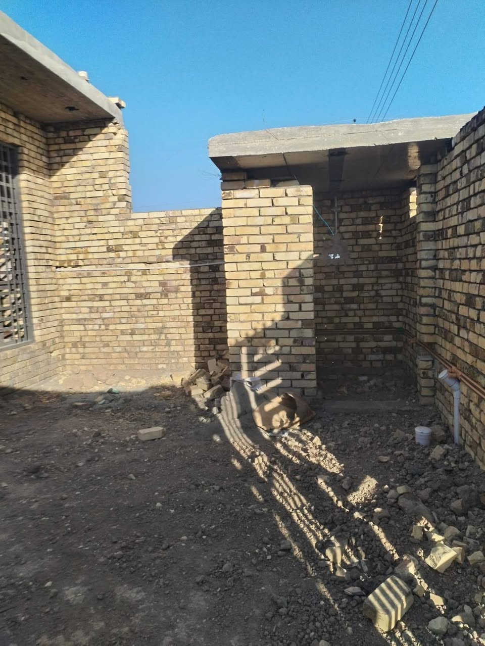 هيكل للبيع زراعي بتلو صب بناء طابوق سكف صب مساحه 200م ماء _ومجاري _وبوري كهرباء_كامل نقص فقط دواخل لبخ +سيراميك +الخدمات ماي ومجاري وكهرباء والشارع تبليط كامل (العنوان العماره المدثره المنطقه الجديده قريب على جملونات السادة) مكلف بنشر الاتصال على رقم ***********(رجاآ المو شراي لا يتصل بدون زحمه
