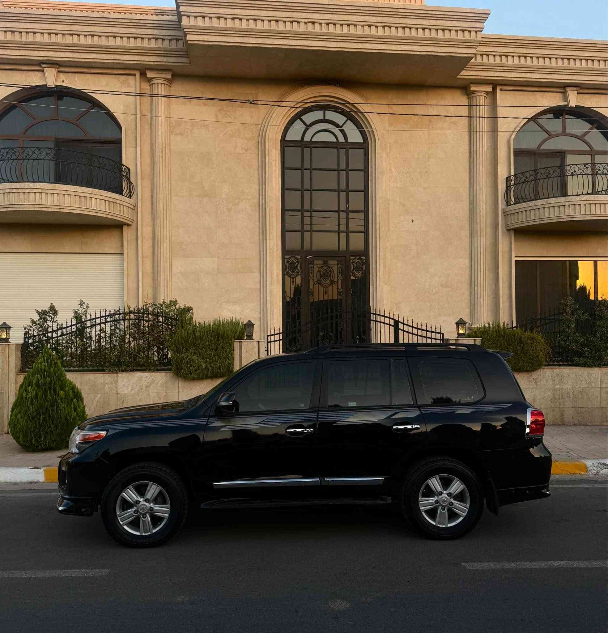 لاندگرؤزار ٢٠١٢خليجى بريم شه ريكه جيهان V8VXRفول مواصفات لگزيز بى سبوغ گير و مكين وشتى ناكرايته وه به شه رت هه مووى ره قم وسانه وى نوئ كه ميك كارتى هه يه نرخ٣١٠وره قه 
***********
*********** أربيل, العراق
