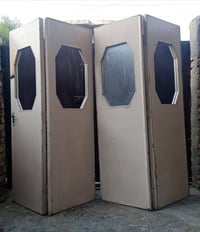 قاطع باب صالة • يحتاج صبغ • قفل