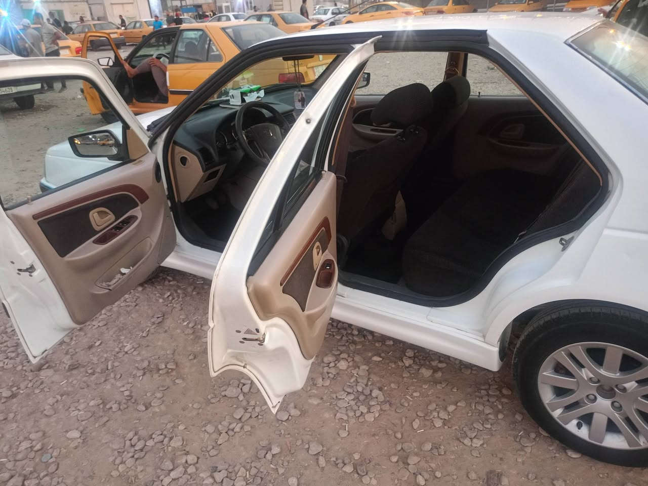 السلام عليكم
بيجو بارص 22  حرة وبااسمي سيارة كفالة عامة على وضع الشركة فقط الصدر مستحق تبديل الباقي من الدعامي للدعامية بلاديه ومكفوله السعر 70 وبيها مجال بسيط رقمها بغداد انكليزي وسنويتها لل 2030 تسقط ومكاني بغداد 
***********
