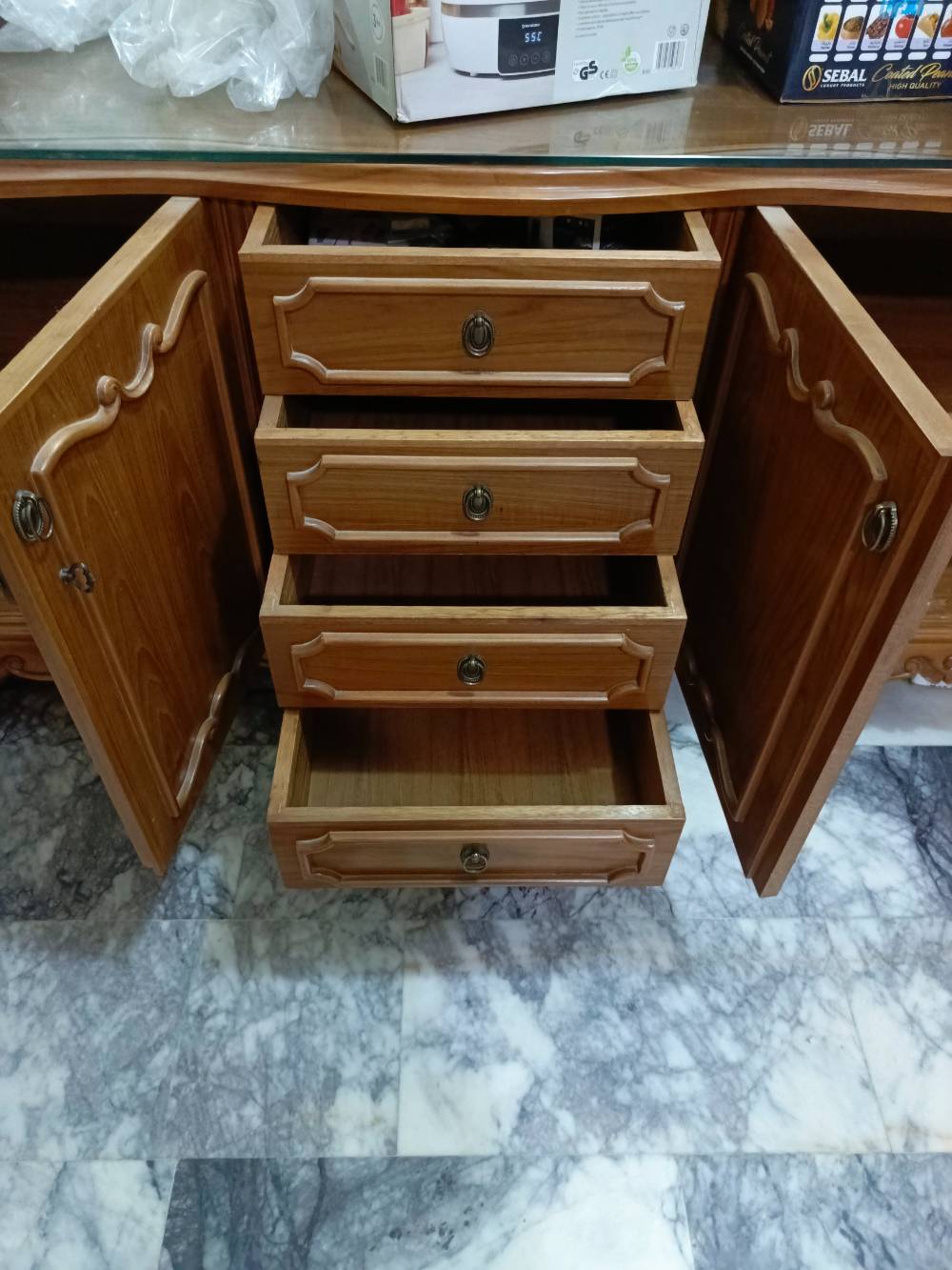 بوفيه ضخم • واجهة ١٢٠×١٩٠ • نظيف