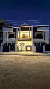 تونات 100 للبيع الواجهه 5 * 20 كل دار يحتوي على 5 غرف مطبخ صالة حولي ك...