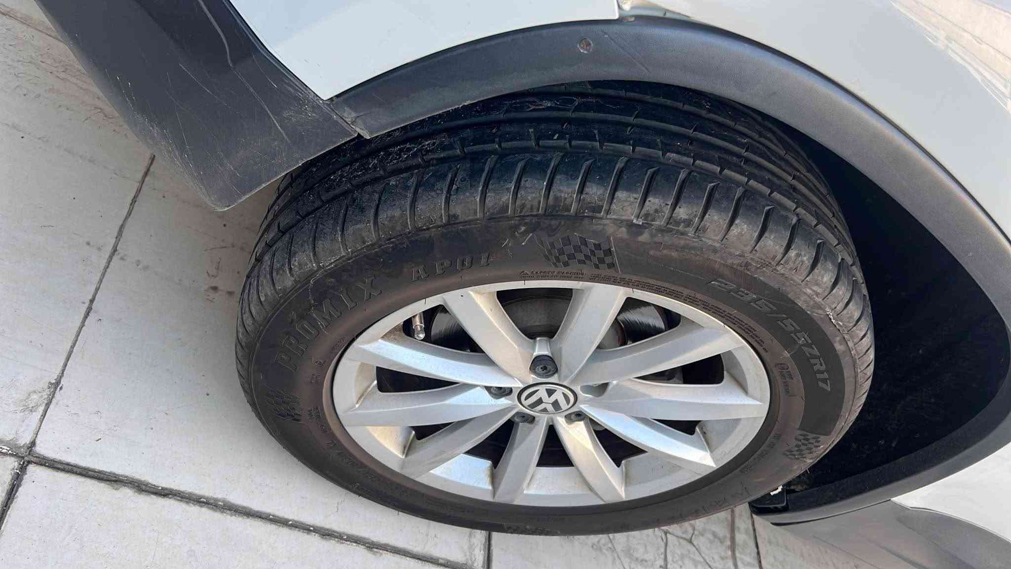 Volkswagen tiguan 2017
فولكسواكن تيكوان موديل 2017
مەکینە 20 تۆربۆ
فول مواصفات پانوراما
كوشن جلد - كوشن هيتر - سوكان فوليوم - تحديد سرعة - بصمة - كامرة - carplay - دبل اكسل - بريك بصمة 
گێر مەکینە بەشەرت 
ته نها بونت چاملغ بوياغه بي ناو گرتن 
بيها بونت چاملغ سبغ بدون دواخل 
١٧٥ هه زار كم رويشتووه 
بي مه سروفه  
سه نه وي هزه نويه جديد 
نرخي ١١٠ ورقه و مجال 
سعرها ١١٠ ورقه مجال 
رقم تلفون ☎️/ *********** 
مكان اربيل أربيل, العراق
