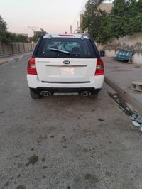 عندي كيه سبورتج موديل 2009 كير محرك خير من الله تبريد شغال سياره بسمنه...
