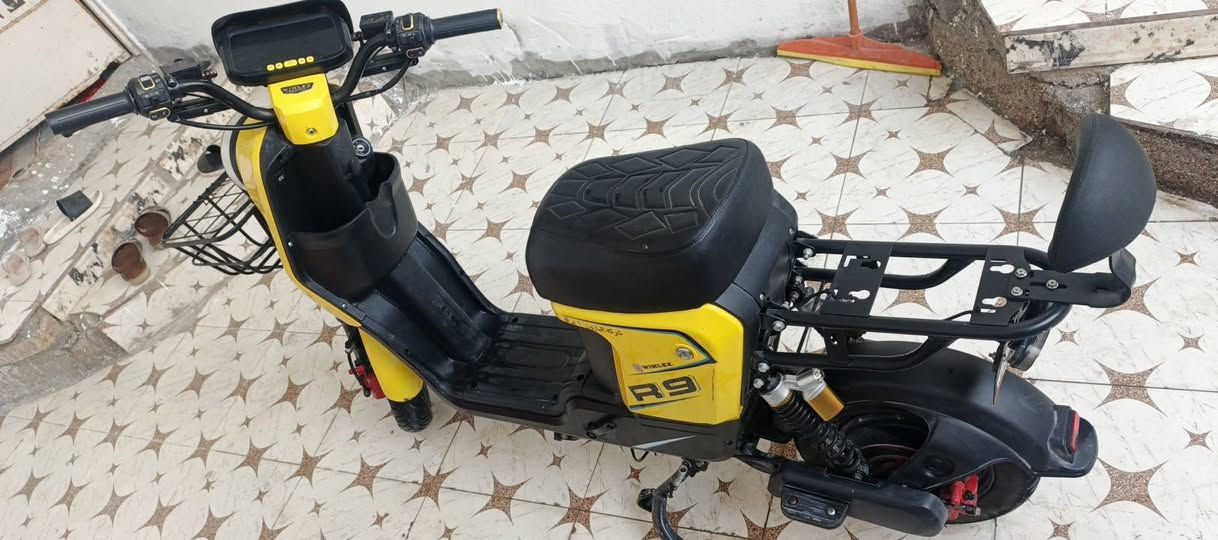 سلام عليكم دراجه R9 شحن للبيع دراجه نضيفه و كلشي شغال غراض كاملة مرايات و كفات  سعر 500 (بيها مجال قليل) عنوان بصره ابي الخصيب حي العسكري رقم *********** واتساب + اتصال

