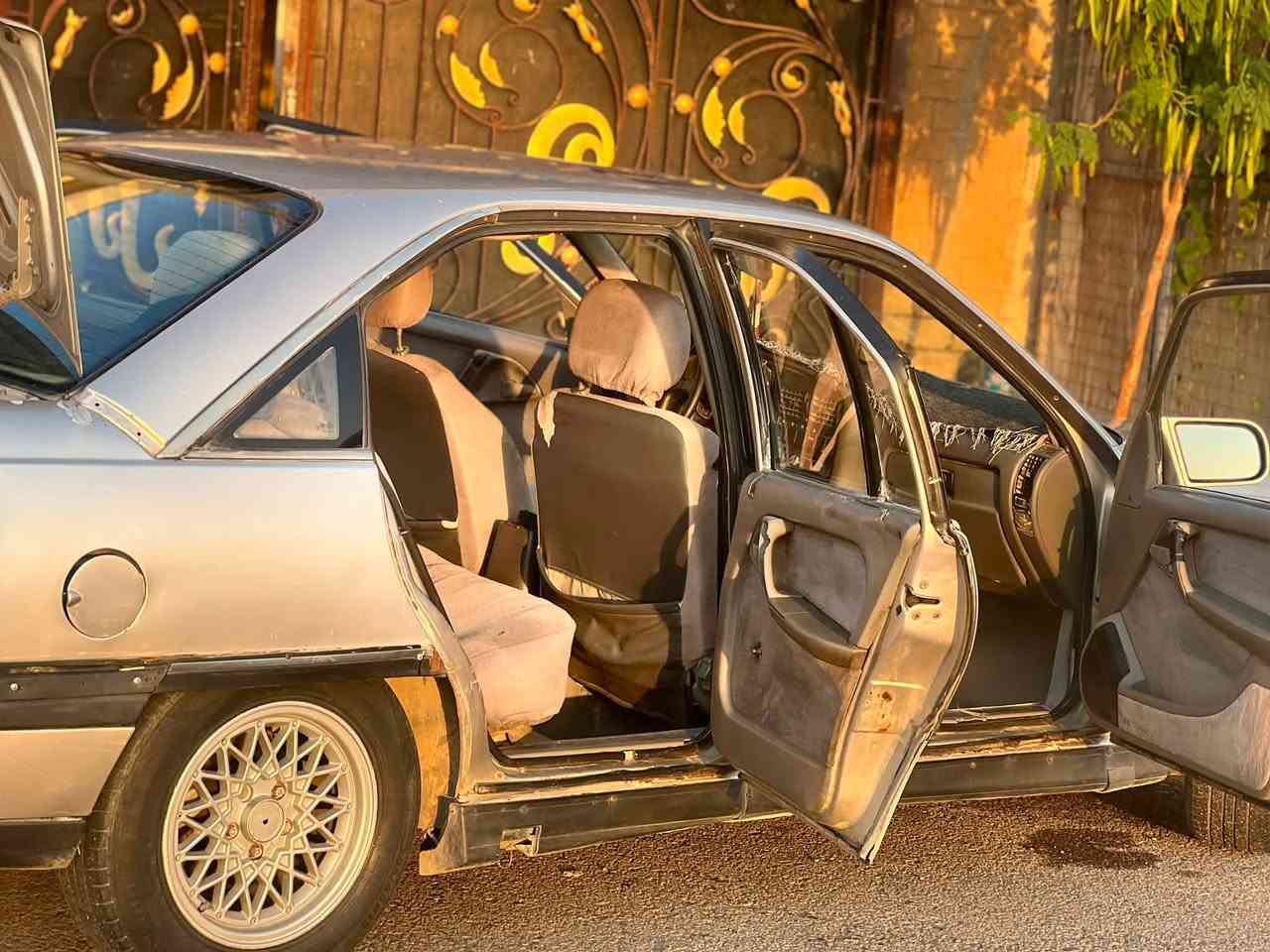 سلام عليكم
سياره أوبل اوميكا 
رقم كركوك 
مشروع وطني 
كوبون بانزين 
موديل 92

محرك 20
السعر 33وبيها مجال 
اتصل ع رقم***********

