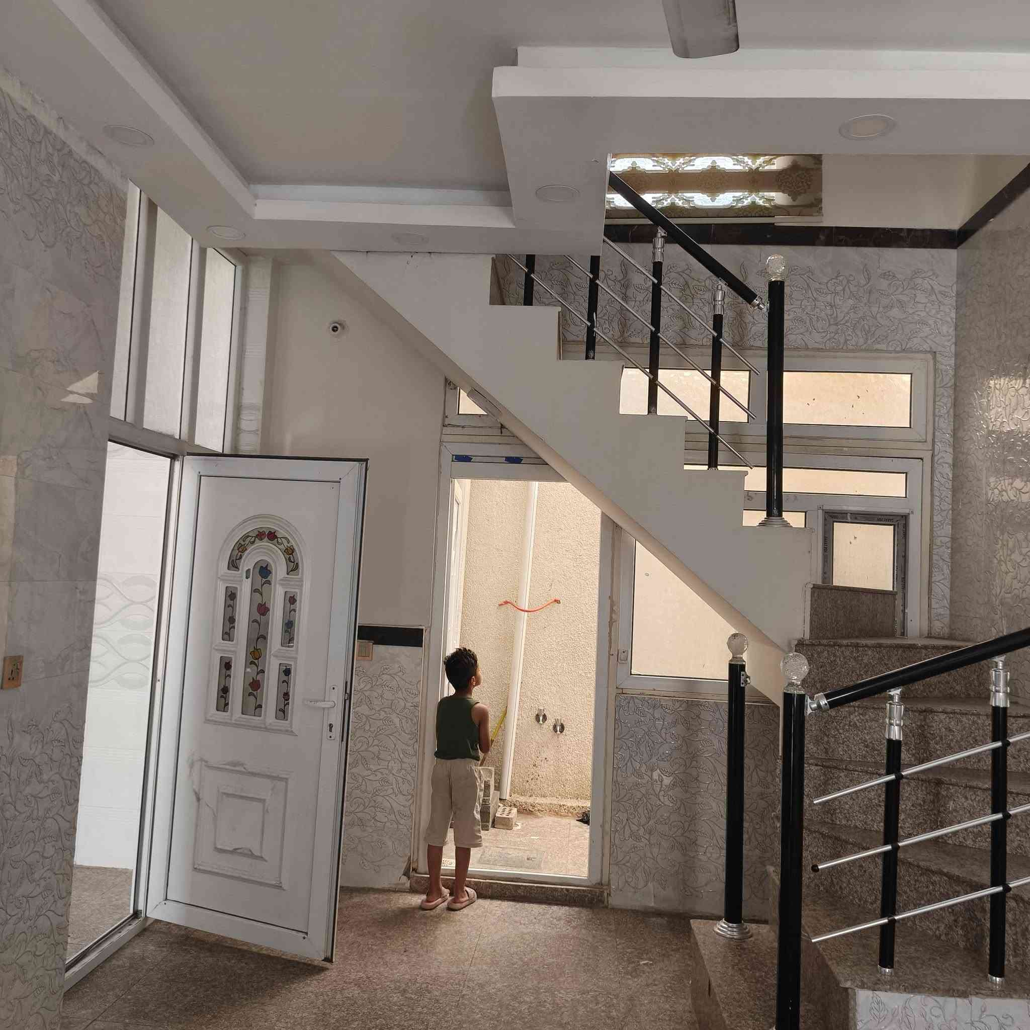 بيت للبيع المساحه ٥٠ متر
طابق ونص حي السندباد قرب مدينة العاب السندباد ويحتوي على اثاث السعر ١٥٥ 

الاستفسار ***********
