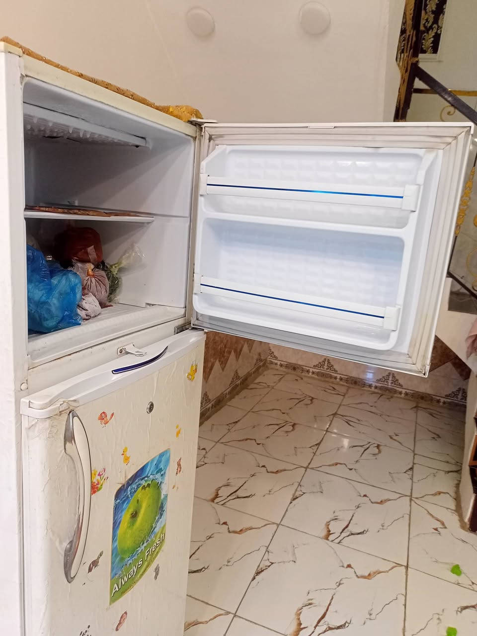 ثلاجه • نضيفه • موتور جديد