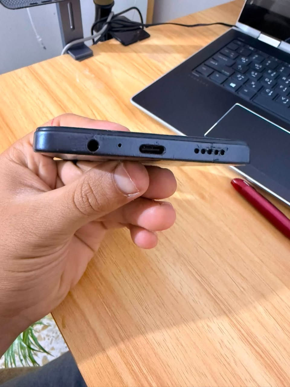 سلام عليكم جهاز هونر اكس 5بلس للبيع جهاز نضيف بدون ملحقات كما موضح بصوره جهاز ذاكره 128 بطاريه5000 عنوان بغداد الامين ثانيه ريه وسكينه متواجد واتساب فقط *********** سعره 130بي مجال بسيط
