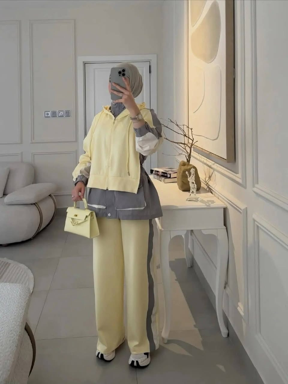 ✨ وصل الترند الجديد ✨

🧥 تراك أنيق وعصري 🇮🇹 خامة دابل إيطالي فخمة وراقية

📏 القياسات: من 38 إلى 48 👗 موديل أنيق ومناسب لإطلالتك اليومية

🔥 سارعوا بالحجز قبل نفاد الكمية!

🛍️ حصريًا لدى سدن للألبسة النسائية

📲 للحجز والاستفسار عبر الواتساب: 📞 *********** 📞 ***********

💗 سدن للألبسة النسائية — أناقتك تبدأ من هنا
