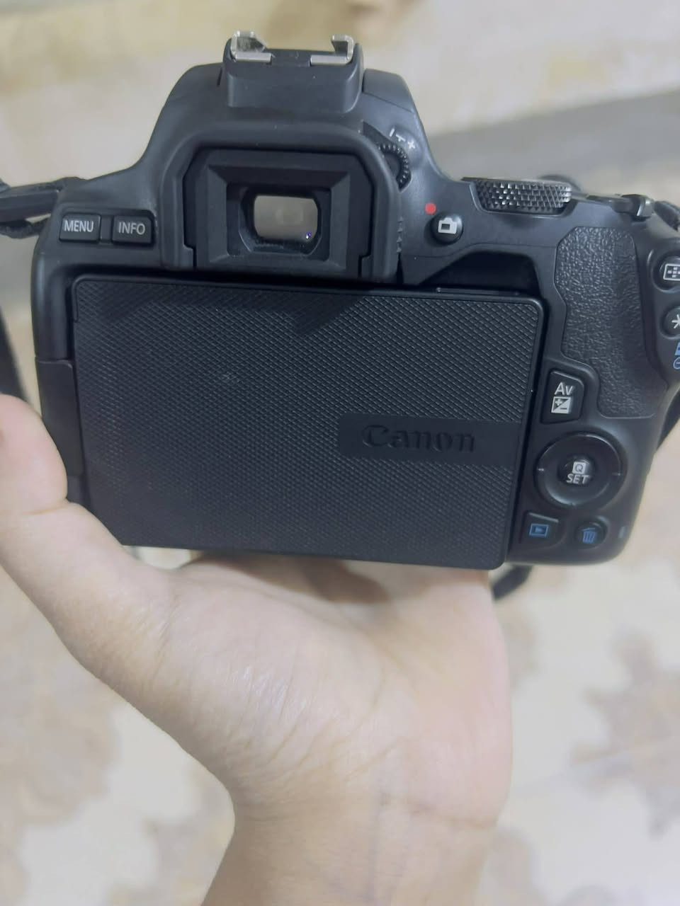 السلام عليكم كامره كانون D250 موصفاتها معروفه تصوير 4k نضافة ٩٨/١٠٠ نضيفه كلش استعمال قليل
السلام عليكم كامره كانون D250 موصفاتها معروفه تصوير 4k نضافة ٩٨/١٠٠ نضيفه كلش استعمال قليل 
ملحقاتها كامله 
عدسه 18.55 
شاحن و بطاريه 
جلاتين 
حزام كتف
جنطة كتف 
رام الاصلي 
السعر 550 مكاني حله ***********
