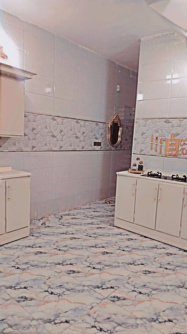 دار للبيع حي النداء 100متر طابق ونصف درجة اولى يحتوي على غرفتين نوم+صالتين +استقبال+مطبخ +صحيات عدد 3مطلوب للمصرف العقاري 100مليون قسط شهري 440 سعر التطلوعة 40 مليون للتواصل خاص او على الرقم التالي ***********

