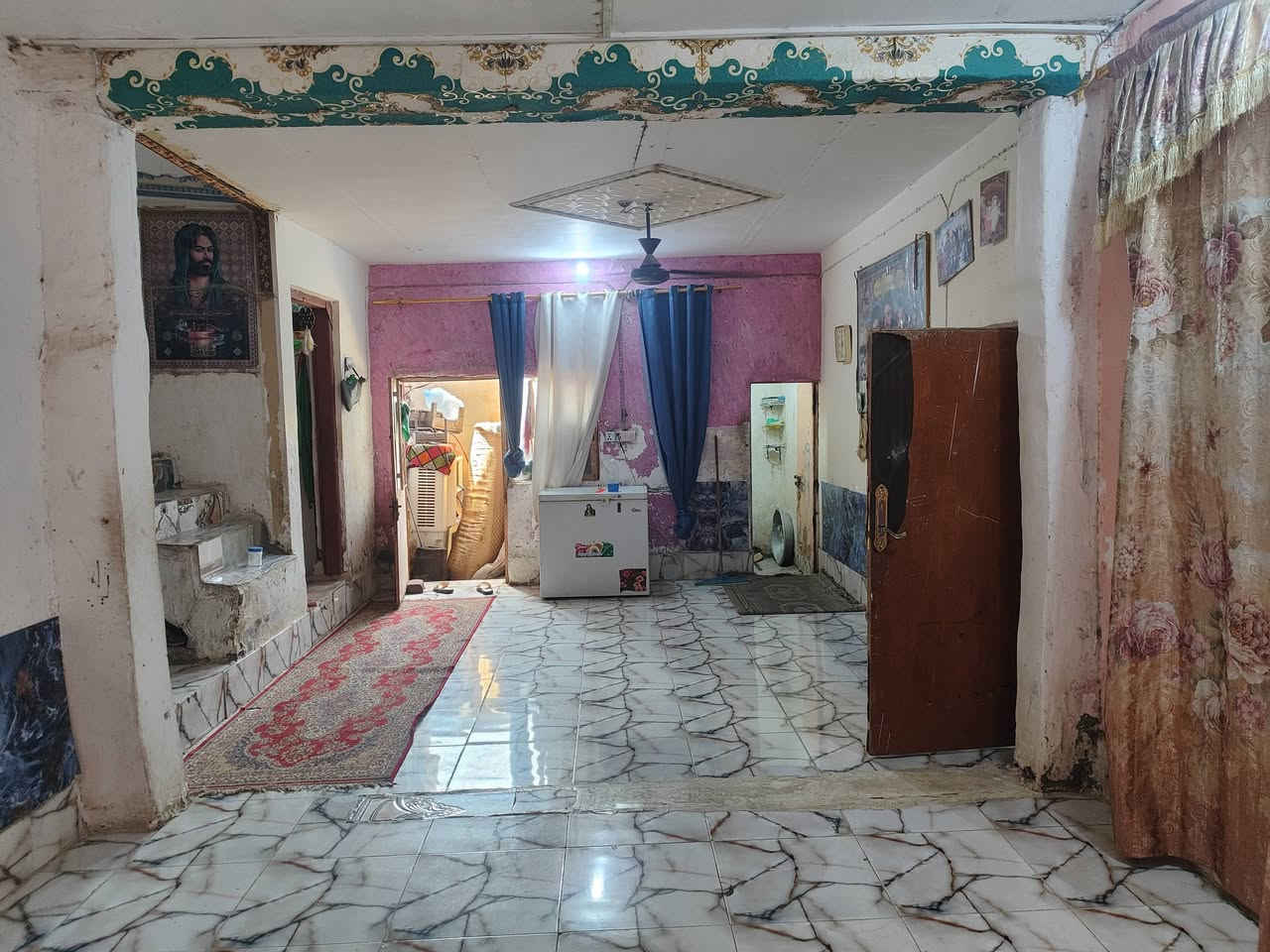 بيت للبيع • ٢٥٠م • غرفتين