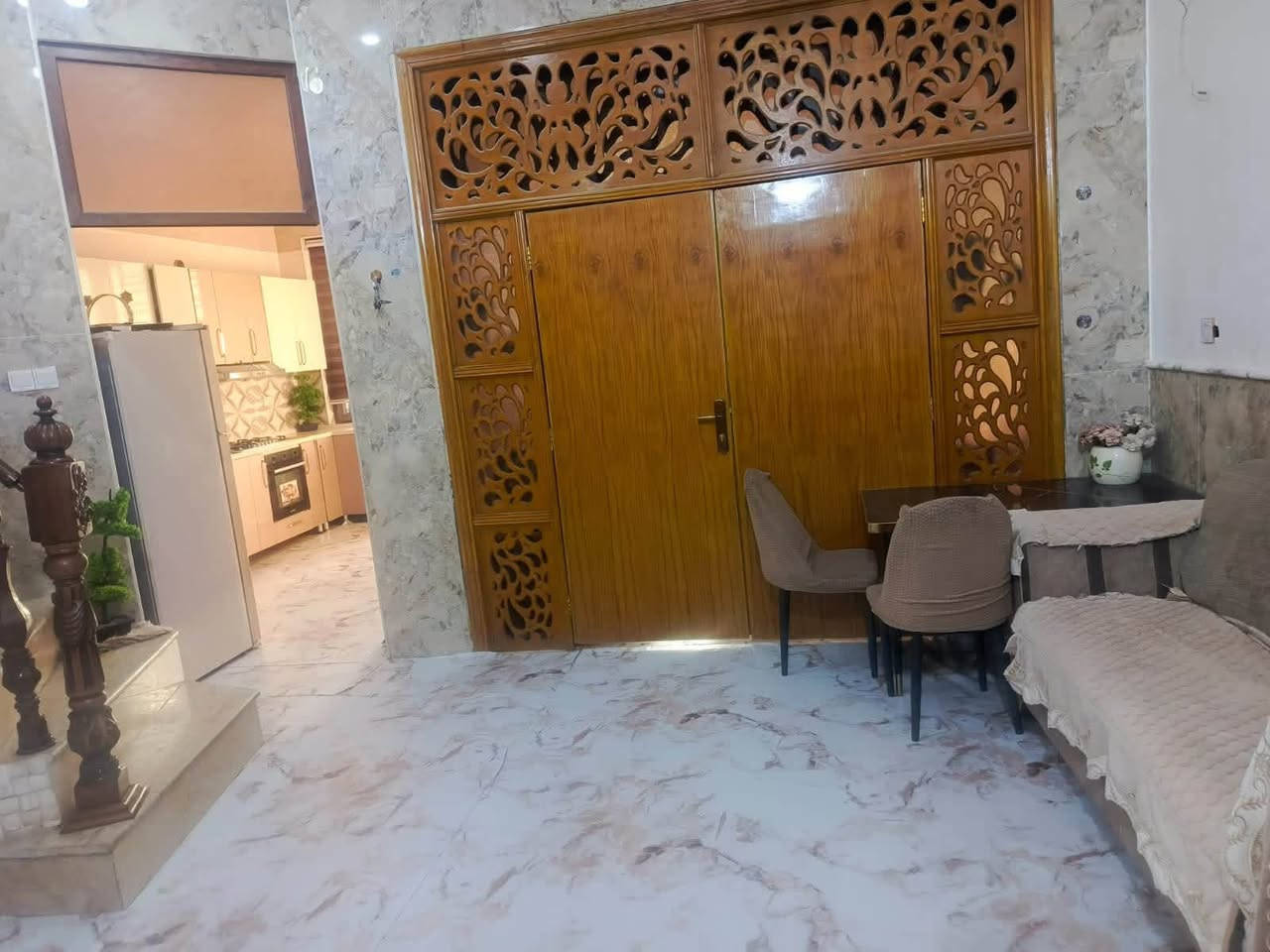 بيت للبيع حي السيدة زينب طابقين بناء حديث 140 متر 5 غرف بيت جاهز فقط غرفتين يحتاجن بياض 
السعر 180 مليون وبي مجال مطلوب اسكان 40 مليون تسديد 200 الف بالشهر 
***********

نص مكتوب في الصور:
- itel S23 4G