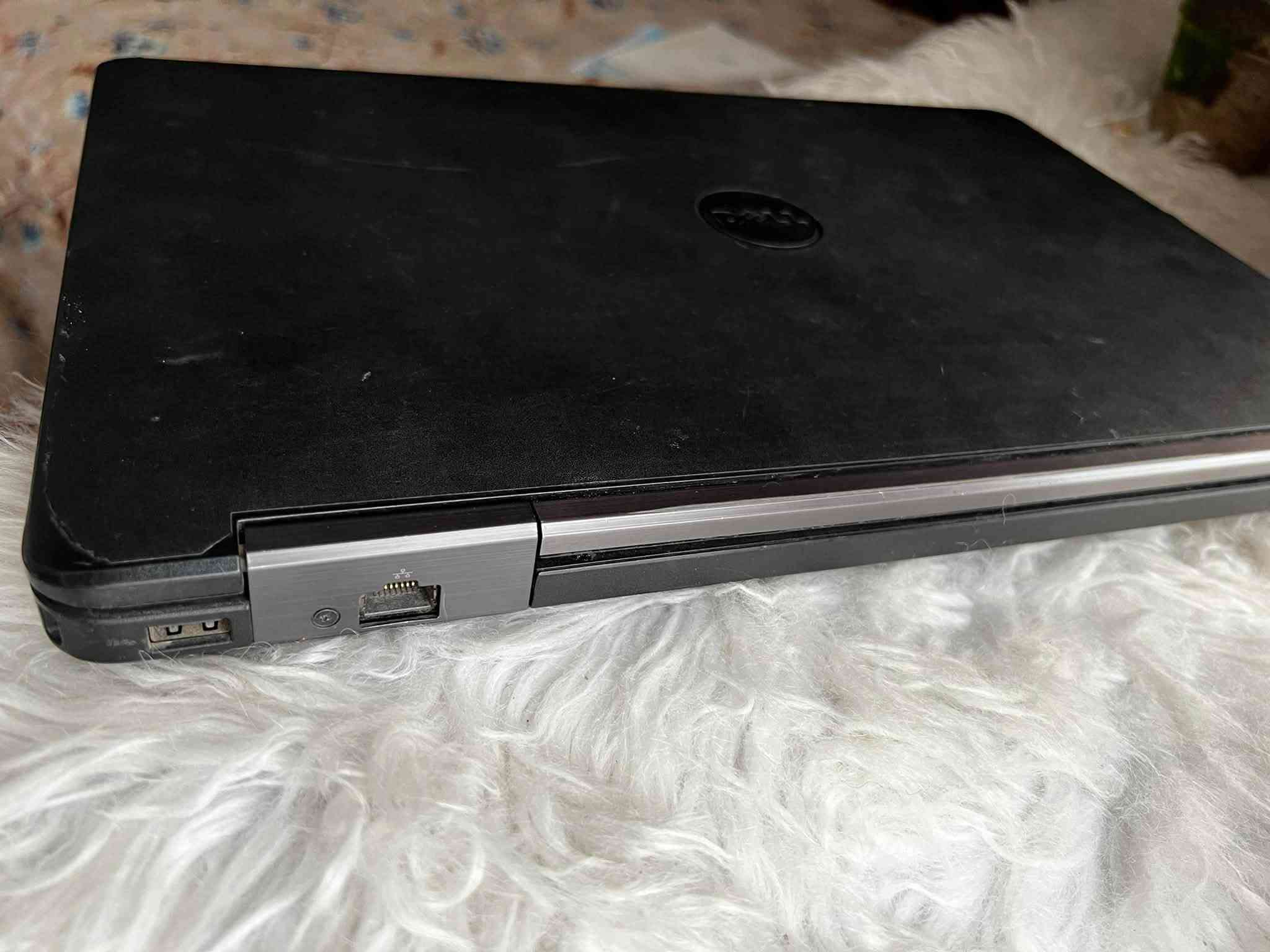 لاتيتود E5540 • i3-4010U • ٤ جيجا رام