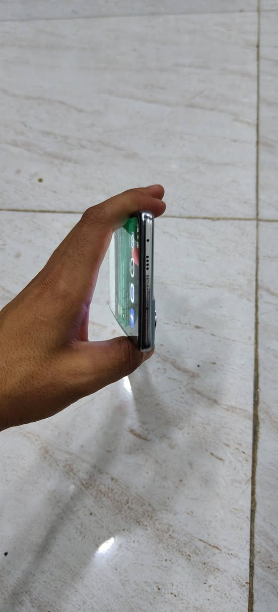 السلام عليكم جهاز للبيع او مراوس  تكنو كامون 40  جهاز جديد الذاكرة 256 والرام 8+8 السعر 240 وبي مجال  الرقم ***********
