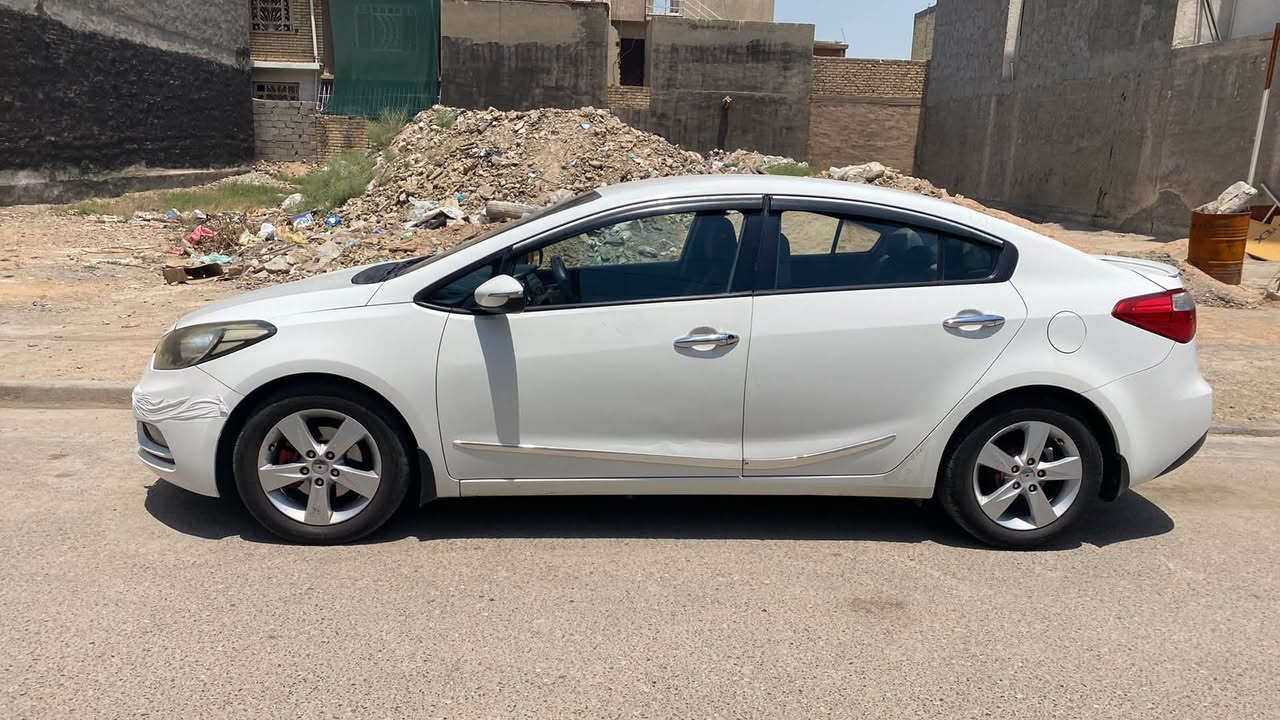 سلام عليكم سيراتو  خليجي 2014  ضرر باب فقط بدون دواخل مكفوله كفاله عامه كير محرك السياره خير من الله وبسمي *********** السعر 115 وبيها مجال

