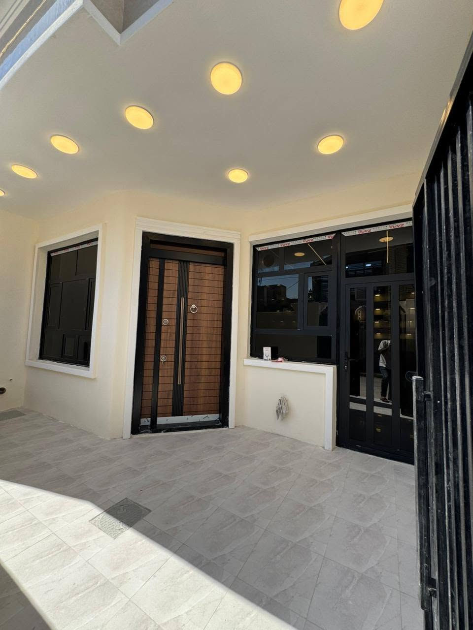 #مكتب_الشغف_للاستثمار_وتطوير_العقار
🏠#دار_للبيع   100متر واجهيه 6،25متر نزال 16متر
 بناء طابقين حديث 

يحتوي البيت. ع[3غرف نوم -استقبال -صحيات عدد 2- صالة- ومطبخ] البيت شغل درجة اولى 

🔶️مع كامل الخدمات
🔴ملاحضه البيت جاهز للسكن 🔑

⬅️نوع العقار  طابو زراعي سند 25 اقرار محكمه 

📍العنوان #بغداد_الدوره_البوعيثه   
      مجمع السلطان الثالث

🔴للاستفسار  خاص او الاتصال ع الرقم 
☎️***********
☎️***********
