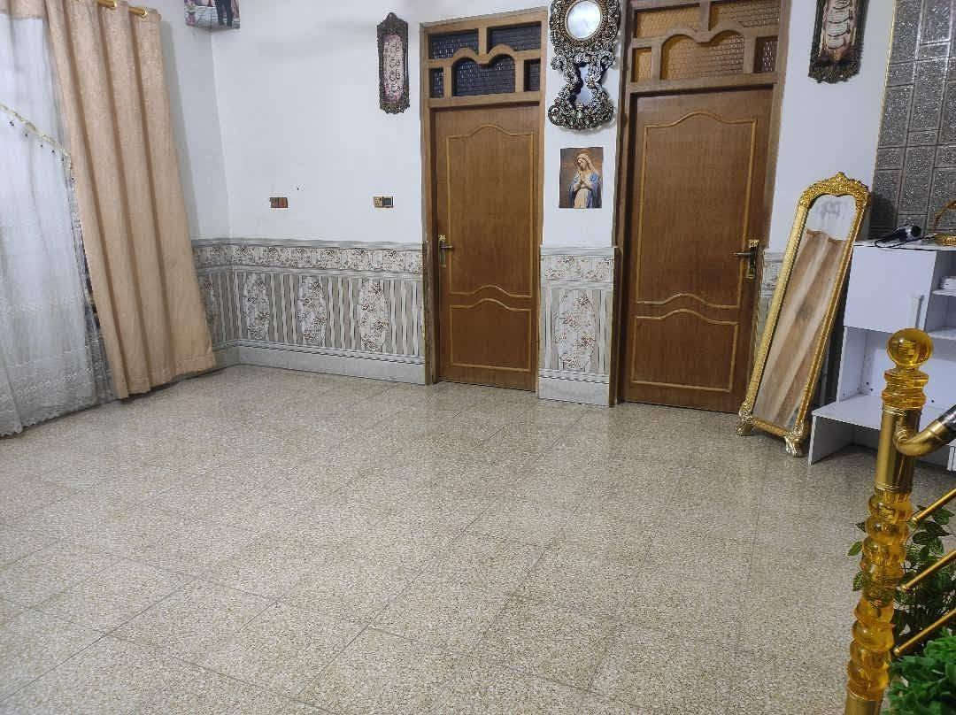 السلام عليكم
بيت للبيع 200 متر
العنوان دوانم سيد جميل 
كافة الخدمات (تبليط ومقرنص ومجاري وماي وكهرباء) 
البيت يتكون من غرفتين وصالة واستقبال 
وحمام وثنين صحيات داخلية وخارجية
ومطبخ حار وبارد 
والسطح أيزوكام 
للاستفسار ***********
