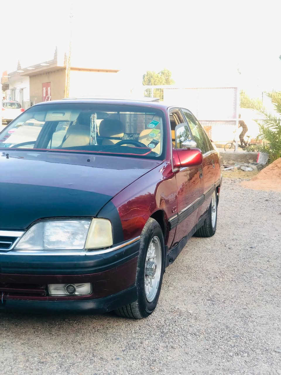 سلام عليكم للبيع اوبل اوميكا موديل 1993  سياره وضع شركه يعني بلاديه بس تشغل وتمشي                   الاستفسار عل  خاص او عل رقم ***********    ادمن وافق ♥️

