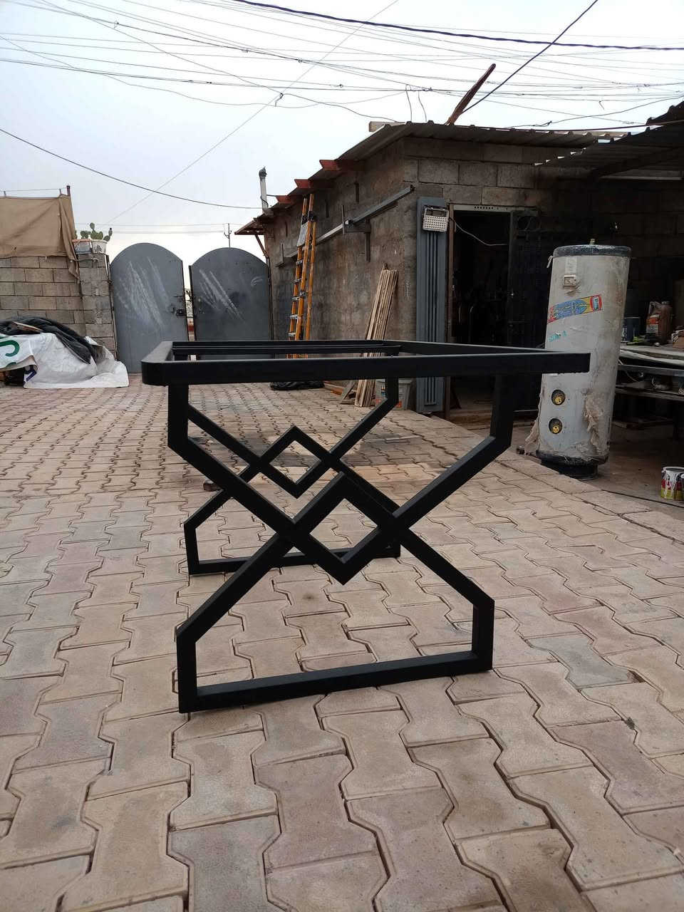 ميز طعام • ميز حديقة • حديد ثقيل