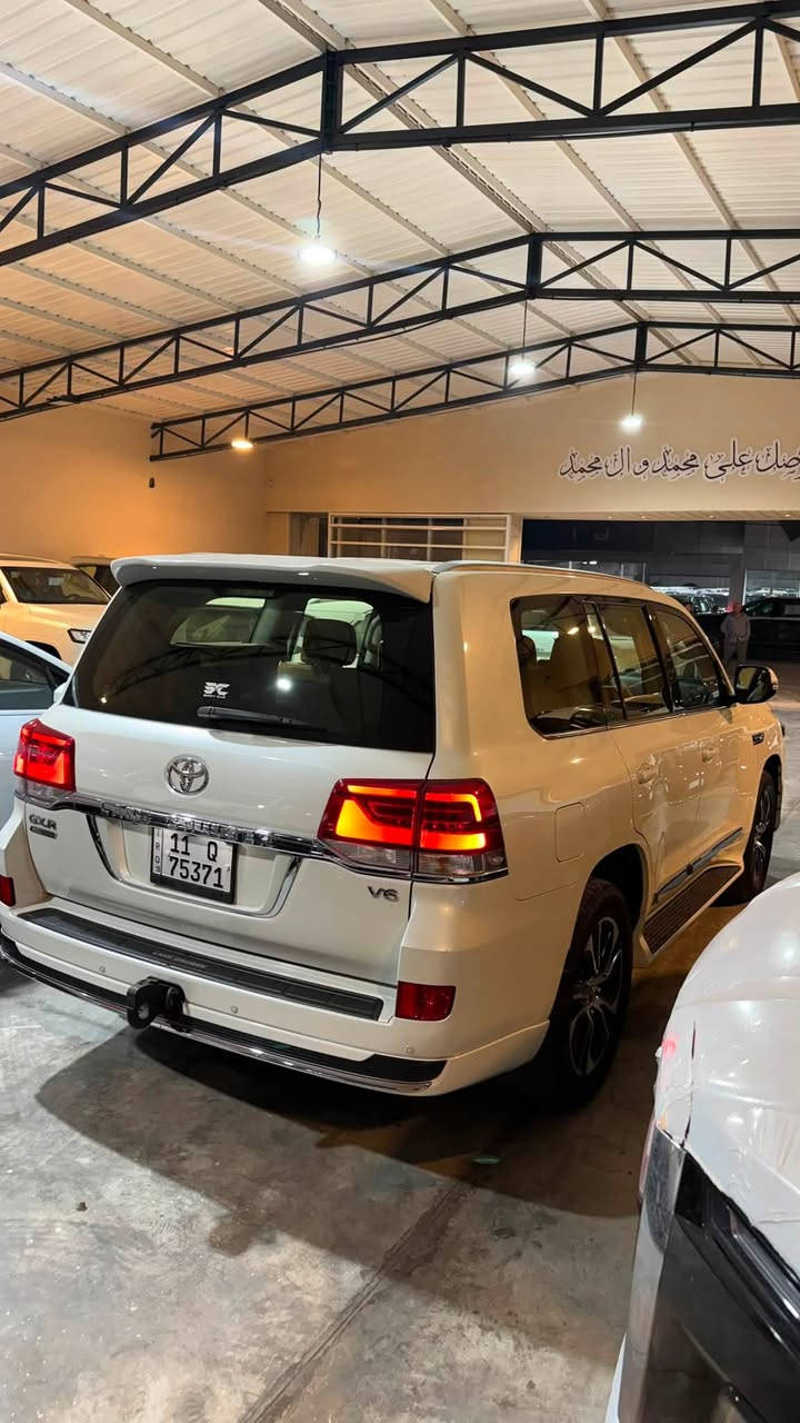 السلام عليكم 
بسعر حلو ومناسب 🛑

لاندكروز 2021 
جديدة كلش السيارة 
ماشية 69 الف 
دبل ماوس 
كشنات كهرباء 
صندوك كهرباء 
شاشة بلادية جبيرة 
تحكمات ستيرن 
عداد ليزري 
لايت اسود 
ويل جبير 
مري شفط 
حساسات 
السيارة جديد وكلش حلوه 
السياارة فططيم ( وليس شركات) 

السعر 49 الف وبيها مجال 🛑

*********** 
الموقع / بغداد //معارض النهضة // معرض زيد لتجارك السيارات
