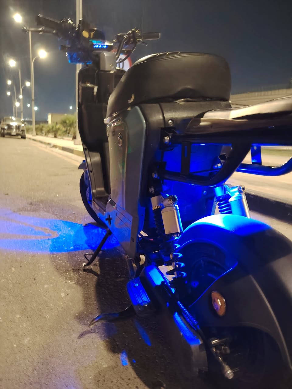 سلام عليكم
دراجه R9 لون مميز 
ستخدام قليل شوفت عينك مكفوله كفاله عامه 
5 بطاريات حجم كبير 32 إمبير
4 نمر سرعه 109 بل شاشه 
كهربائيات كلها شغاله لايت عالي ناصي وبلوتوث 
شاحنه لصليه مالتها 
وياها سويجين وبصمه تشغيل عن بعد بيع مستعجل سعر
(420) وبيها مجال 
عنوان بصره/ حي لصدقاه ملاحضه بس لشاره وحده مكسوره 
واتساب اتصال ***********

