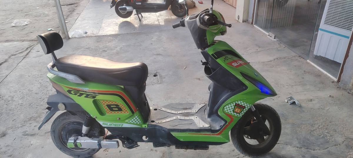 متاح دراجه شحن بطارياتها نص عمر بسعر مناسب
***********
