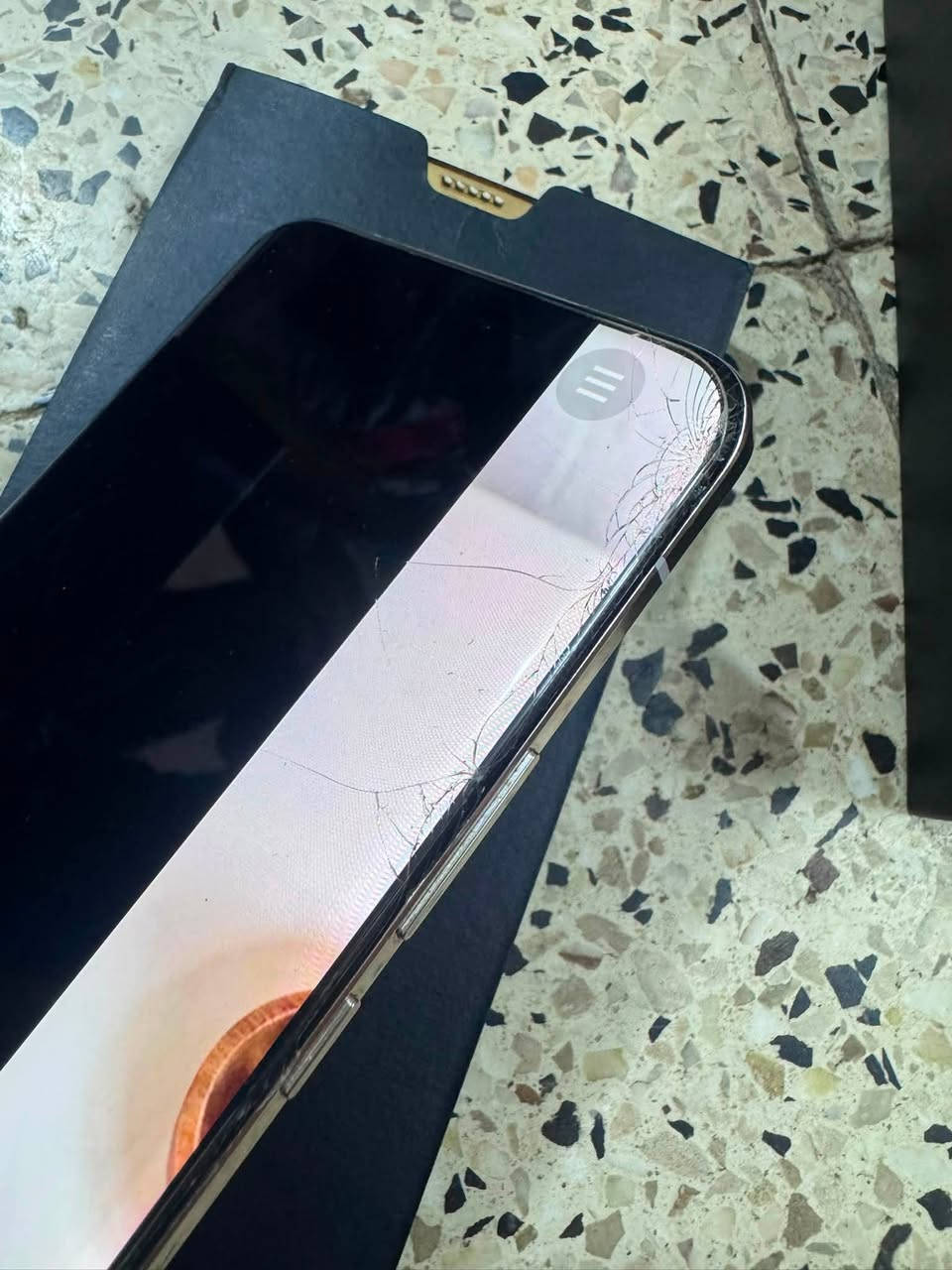 هونر ماجيك 6برو ذاكرة 512 عشوائية 12+12 ما مفتوح غراضة كاملة بي فطور  بالشاشة مكاني بغداد مكلف بالنشر  سعرة 425 قفل اتصال ما اجاوب ع الخاص اتصال فقط ع الرقم الجهاز تاخذة من باب البيت ***********
