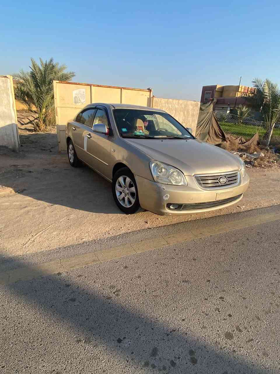 سيارة اوبتما ٢٠٠٨ خليجي محرك ٢٠٠٠ لون ذهبي
رقم بغداد انكليزي بسمي تحويل ثاني يوم
مكينه 2000 كير كفاله ع ايدي 
سياره مكفوله من الضربه فقط بنيد جارد ومرشوش ودواير جاملغ خلفي علما البنيد الأصلي فقط جارد ومرشوش تجي وتشوف بعينك السياره احلى من الصور داخل مرتب نصبته حلوه ((سعرها ٩٥ ))وبيه مجال رقمي *********** مكاني حله بابل
