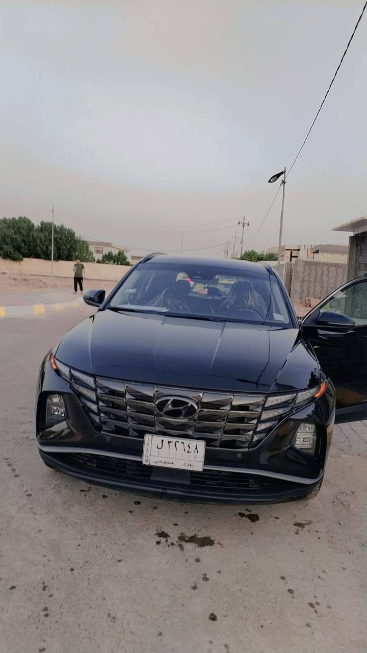 السلام عليكم
توسان موديل ٢٣ وارد امريكي 
الشكل الجديد 
محرك 2500
هزه وفحص ترقيم جديد بغداد 
حادث قطعة وحدة ربع  جاملغ جهة السائق
   ايرباكات سليمة 
شاشة كبيرة 
رادارت جانبي امامي خلفي
بصمة
لايت زنون 
اوتو بريك
لدات امامي
صندوق كهرباء
تبريد امامي خلفي قطعتين
نظام اوتو ستوب الازدحام
نظام تحديد مسار للسياقة
 الألكترونية
توقف ذاتي 
إطفاء ذاتي 
تشغيل عن بعد 
شحن واير ليس
تحكم استيرن كل الجهات
ثلاث أنظمة قيادة 
سبورت / نورمال / سمارت
بلوتوث + اوكس + واي فاي
مانع انزلاق + كروز سرعة
اشاير بلمري + سايد بريك 
تحديد مسار +  ويل كب كروم تدفئة بالكشنات
كشن الساىق كهربائي 
 واكو بعد مواصفات أخرى 
سبير الشركة كتلوكات الشركة موجوده 

مكان السياره كربلاء 

 السياره رقم بغداد مشروع وطني
الاتصال ‏‪***********‬‏
