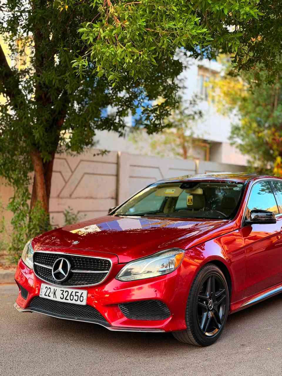سلام عليكم E350 2016
فتحة 
كامرة خلفية 
تدفئة 
صندوك كهرباء
ماشيه 99 الف كيلو حقيقي
حادث جاملغ بدون دواخل 
السعر 20.500$ وبيه مجال
المكان المنصور 
الرقم
***********
