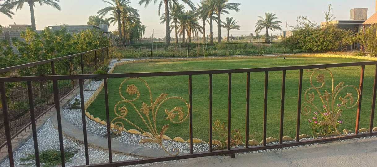 إعلان بيع فرصة استثمارية مميزة
​الموقع: بغداد – أبو غريب – الحمدانية الأولى
​مواصفات الأرض:
​المساحة: 3 دوانم
​السند والعائدية: طابو زراعي (سند 25)
​الواجهة: 39 متر
​النزال: 192 متر
​مميزات العقار والموقع:
​موقع استراتيجي: الأرض تقع بين شارعين (الشارع الأمامي سايدين، والشارع الخلفي سايد واحد).
​الخدمات: متوفرة بالكامل (ماء وكهرباء متصلة من الجهتين الأمامية والخلفية).
​المنشأة الحالية: تضم 4 بيوت جاهزة (مساحة كل بيت 300 متر) مع حدائق.
​مساحات إضافية: تتوفر مساحات فارغة واسعة جاهزة للبناء والاستثمار.
​البيئة والمحيط: منطقة مأهولة وقريبة جداً من المدارس وكافة المرافق الخدمية.
​📞 للتواصل والاستفسار:
​***********
​*********** بغداد, العراق
