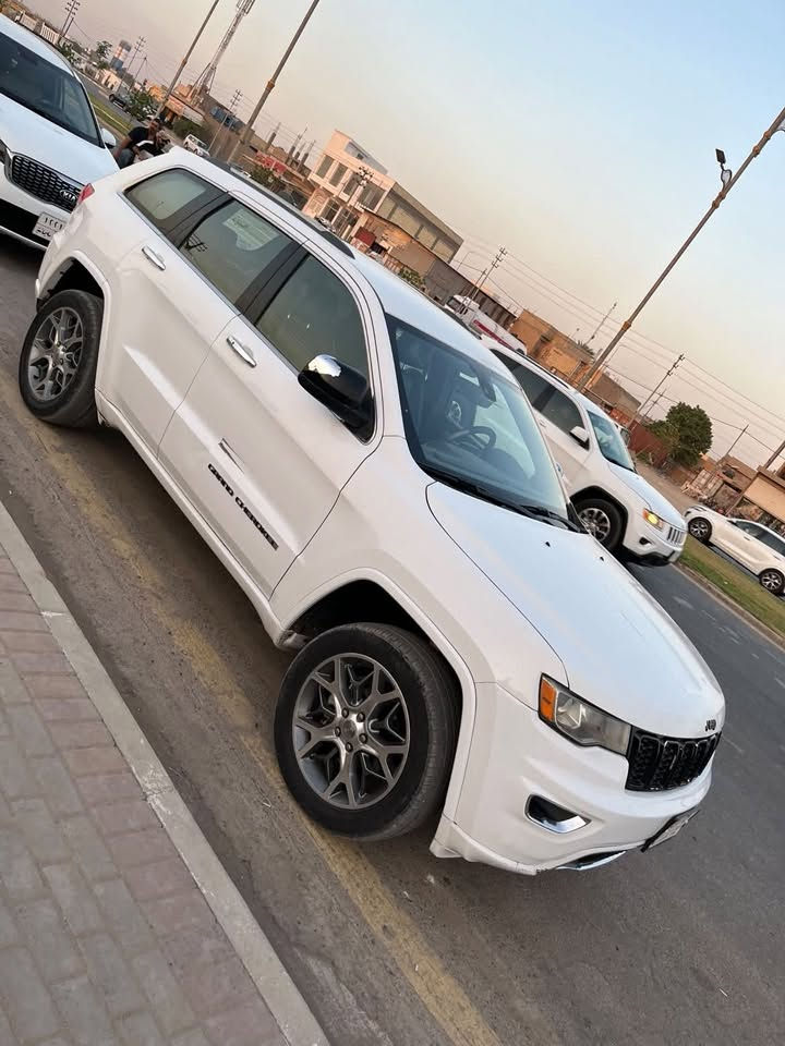 جيب شيروكي لمتدد 2018
وارد أمريكي 
حادثها بنيد وجاملغ 
والجاملغ الأيمن فقط صبغ من دون ضرر
وطخة بسيطه باب الايمن 
صور الحادث موجوده بلمنشور 
السنويه منتهيه 
سياره رقمها بغداد وراعيها صويره
وسياره بصويره
سعرها 183 وبيها مجال بسيط حق الجيه
إذا مو شراي لاتتصل رجاءً 
التواصل على الرقم فقط اتصال
 ‭***********‬
