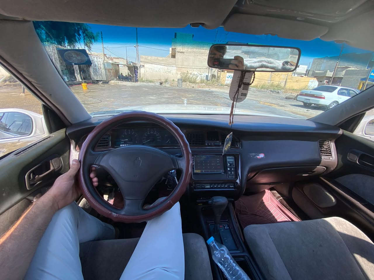 بطه للبيع موديل93 رقم نينوى جديد السياره باسمي تحويل ثاني يوم مكينه وكير شرط  دواخل جديده كهربائيات كلهه شغاله المكان موصل جانب الأيمن 

 ***********
