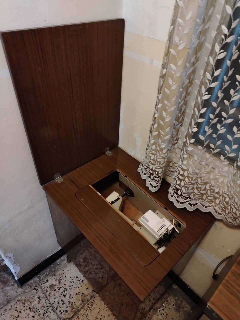 السلام عليكم
ماكينة خياطة
 Predom 434،  بولندي
كلاسيكي
نضافة عالية
شغال بلكامل
بلادي وضع شركة
السعر 175 الف
العنوان بغداد
الحبيبية
***********
