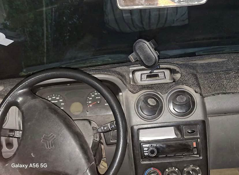 سایپای ئێرانی بۆ فرۆشتن مۆدێل ٢٠١٢ 
سەنەوی بەشەرت کێشەی مرورو مەفرەزەی نیە.  سەیارەیەکی جایزو تنو تۆڵە 
گێڕو مەکینەی بەشەرتی فەحسو فیتەر 
سەیارەکە دەعمی نیەو پێشو پشتی کەپسە 
سەیارەکە پاکەو هەیکەلی نەژاکاوە دوسەوپەنجا دیناری تەبع مەسرەفی تیانیە ماڵی کەسابەتە
کارەبایی کامل ئیشەکات 
تەبرید بەس غازی تیانیە

سەیارەکە هی مەعرەز نیە هی ماڵی خۆمەو زەرورم بۆیە ئەیفرۆشم بەدڵ خزمەتم کردووە هەتا لایتەکانی حەفتاهەزارم پێیاوە ماشەڵا لەحیم چۆنە ئاوایە
بەنزین هەر بۆنی ئەکات
سعریشی ٢٥گەڵاو معامەلەیەکی کەم 
*********** السليمانية, العراق

نص مكتوب في الصور:
- Galaxy A56 5G