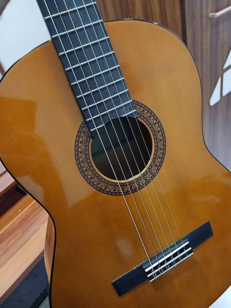 كيتار كلاسك
من نوع yamaha c45
مستعمل قليل جدا 
اصلي من شركة دانا
السعر : 100 الف مع الجنطة مالتة قفل
للاستفسار عل واتساب 
***********
مكان بغداد
