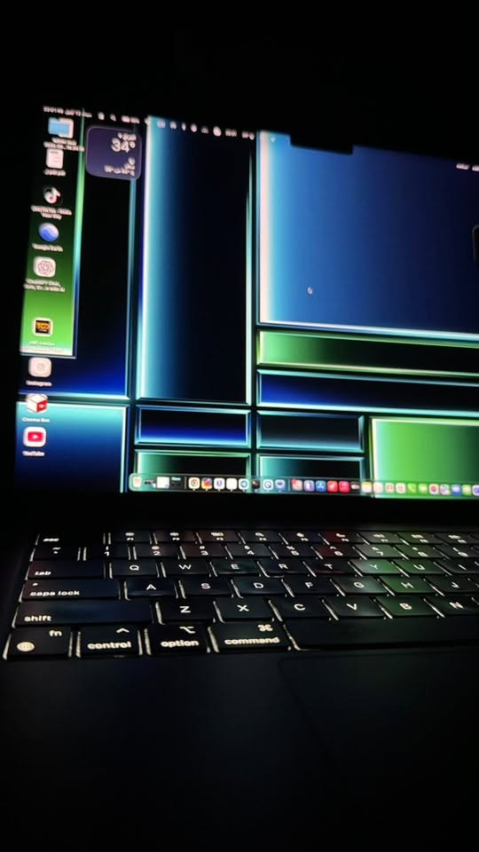 لابتوب ماك اقوى سعر بالسوك 🔥🔥❤️
Mac book pro m3 pro
512/18
بطارية كانت 95 فقط حدثت ونزلت لل94 

نسخة البرو مو العادي

شاشة حجم 14 

لابتوب نضيف جدا وحش بالمونتاج 

للتواصل واتساب 
*********** 

اذا تحب تجيني مكاني نجف / ديوانية 

واذا تريده توصيل لازم تدفع عربون 

السعر 1,900,000 قفل 🔥🔥❤️❤️ 

بيه فقط اثر ستيكرات بالظهر ماجنت اعرف الستكيرات تترك اثر ( الزكات )
