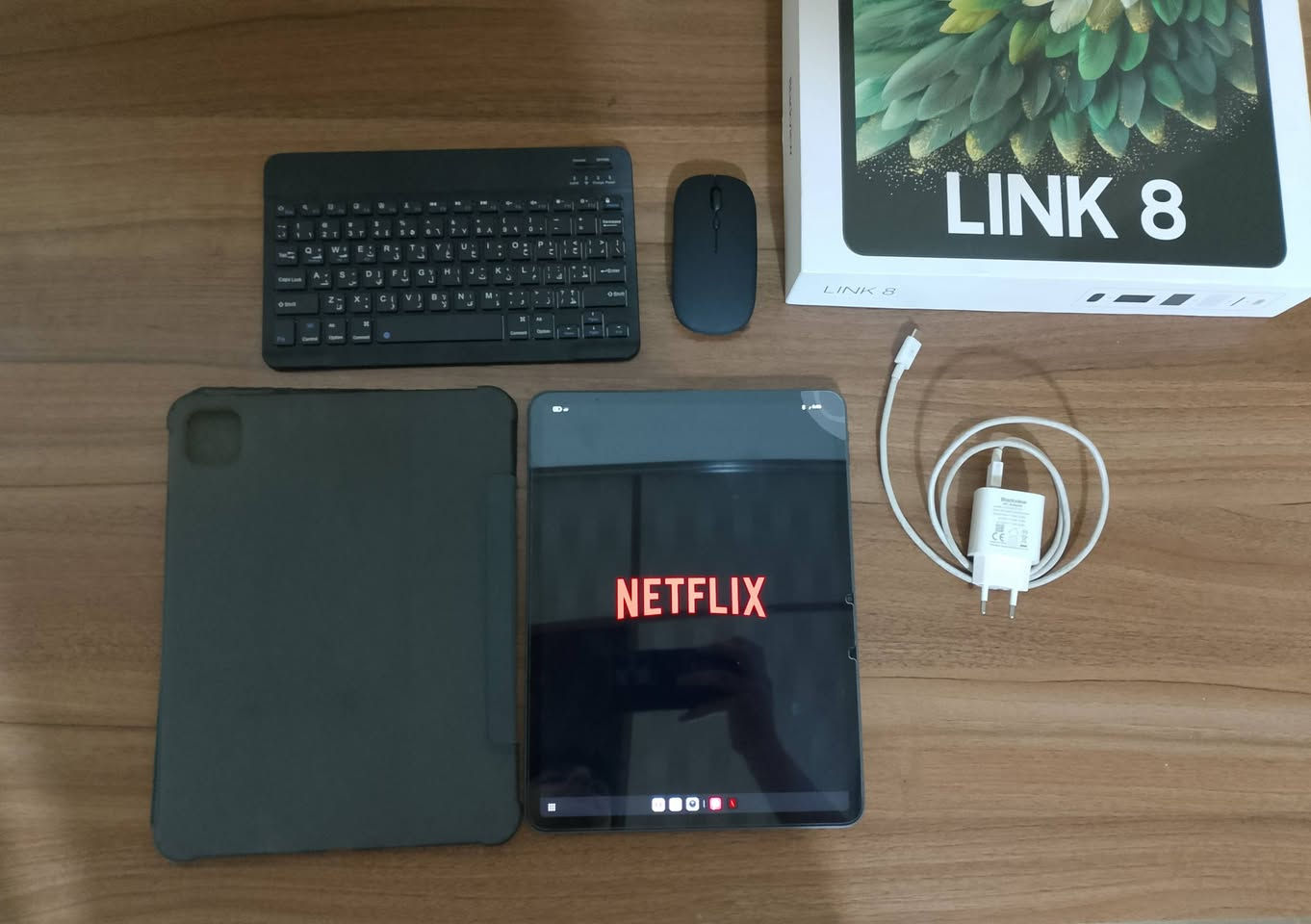 سلام عليكم
🔷 للبيع تابلت blackview link 8 

🔷جحم شاشه:12,7"انج
 الجودة: 2160 × 1600 (2K+)
 تسريع شاشه: 90 Hz
 نوع شاشه: IPS

🔷كاميرا أمامية:20MP
كاميرا خلفيه:15MP
وشاحنته: 33watt
استخدمت بس 9 شهور

♦️و اكو بها نتفليكس مجاني دائمي
سعره (250)الف واكو بي مجال بسيط

🔷واكو توصيل لكل محافظات 
☎️ واتساب ***********
