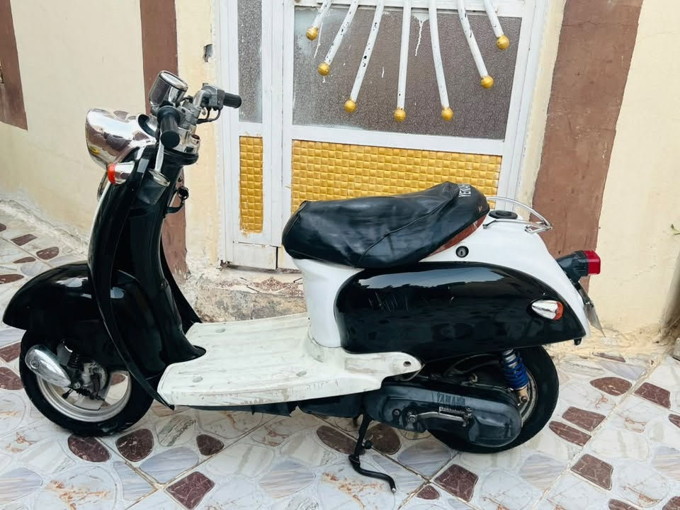 سلام عليكم دراجه عبدالحليم لبيع دراجه نضيفه اي عيب مابيه
نكره سلف لايتات شغاله بك لايت شغال محرك مامفتوح كبس 

كابريتر ابلادي ممبدل ماطور مال بيت نضيف كدام عينك 

سعر 375وبي مجال شراي تعال وتساب***********
