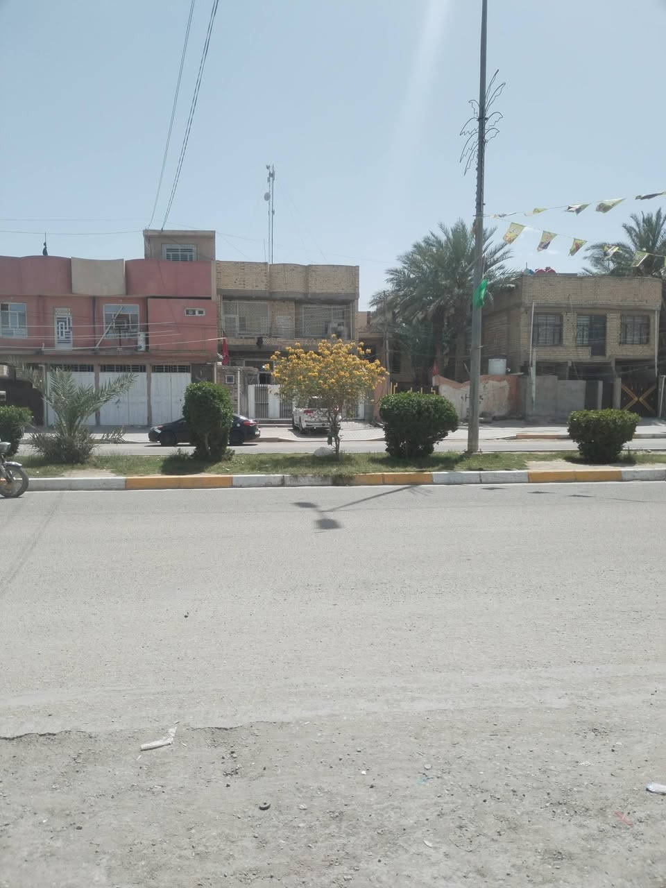للبيع او المراوس بيت ١٠٠ متر عرض ٥ متر ونزال ٢٠ متر حي اليرموك الشارع العريض شارع ال حفاظ شارع تجاري عرضه ٦٠ متر للتواصل ***********

