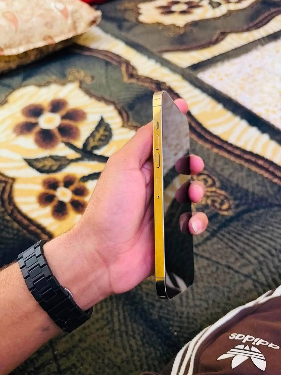 ١٣ برو ماكس ذهبي نسخت دبل سيم
ذاكر١٢٨
بطاريه١٠٠
شاشه وبطاريه اصلي مبدل مو تجاري سعرو ٤٤٠ وبي مجال حك جيه شراي رسلني خاص
