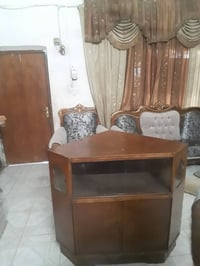 طقم ١٠ مقاعد • نضيف • ميز تلفزيون