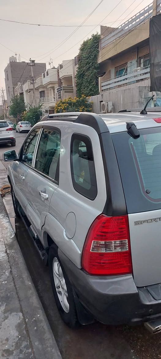 السلام عليكم 
للبيع .........
سبورتج الشكل مقدس 
موديل ٧
مواصفات tlx يعني اعلى فئة
السياره مكفوله كفاله عامه من الصبغ والمعجون وشرط حته الدعاميات مكفوله 
والسونار مالها موجود 
مواصفاتها شاشه كامرا حساسات شفتات ستيرن
بوصله بالمرايه بلاد
فتحه سقف
٤ ويل دسك مع نضام بريك ABS
تك ويل مو فور المرغوب يعني كير النترا مقدس جيب وشد 
مكينه ٢٠٠٠ يعني ٤ سلندر دوش
ويل كب بلاد 
زوج تاير جدد 
كشنات جلد
هيترات بالكشنات
تبريد بيانو
بلاجكتورات زينون
باتري جديد 
صيانه دوريه كامله 
السيارة رقم بغداد الدولي وبأسمي يعني تحويل ثاني يوم 
السياره كلها شغاله من محرك صدر تبريد كهربائيات وترايك لكوريا تفحص يمهم بالشركه وترجع
العنوان بغداد الدورة للأستفسار الاتصال *********** ابو سيف
