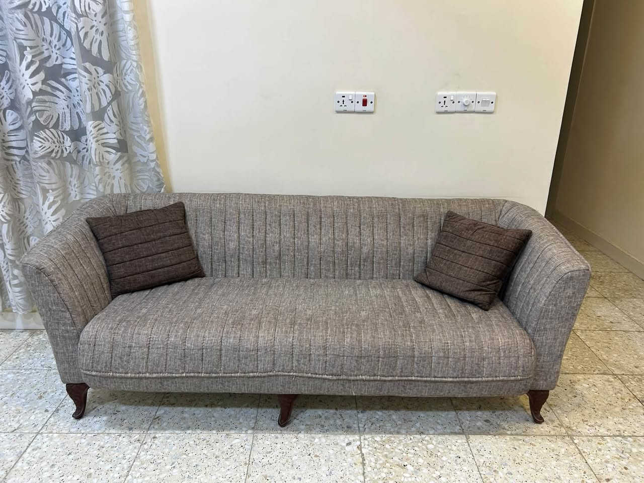 ٨ مقاعد • عراقي • رجول خشبية