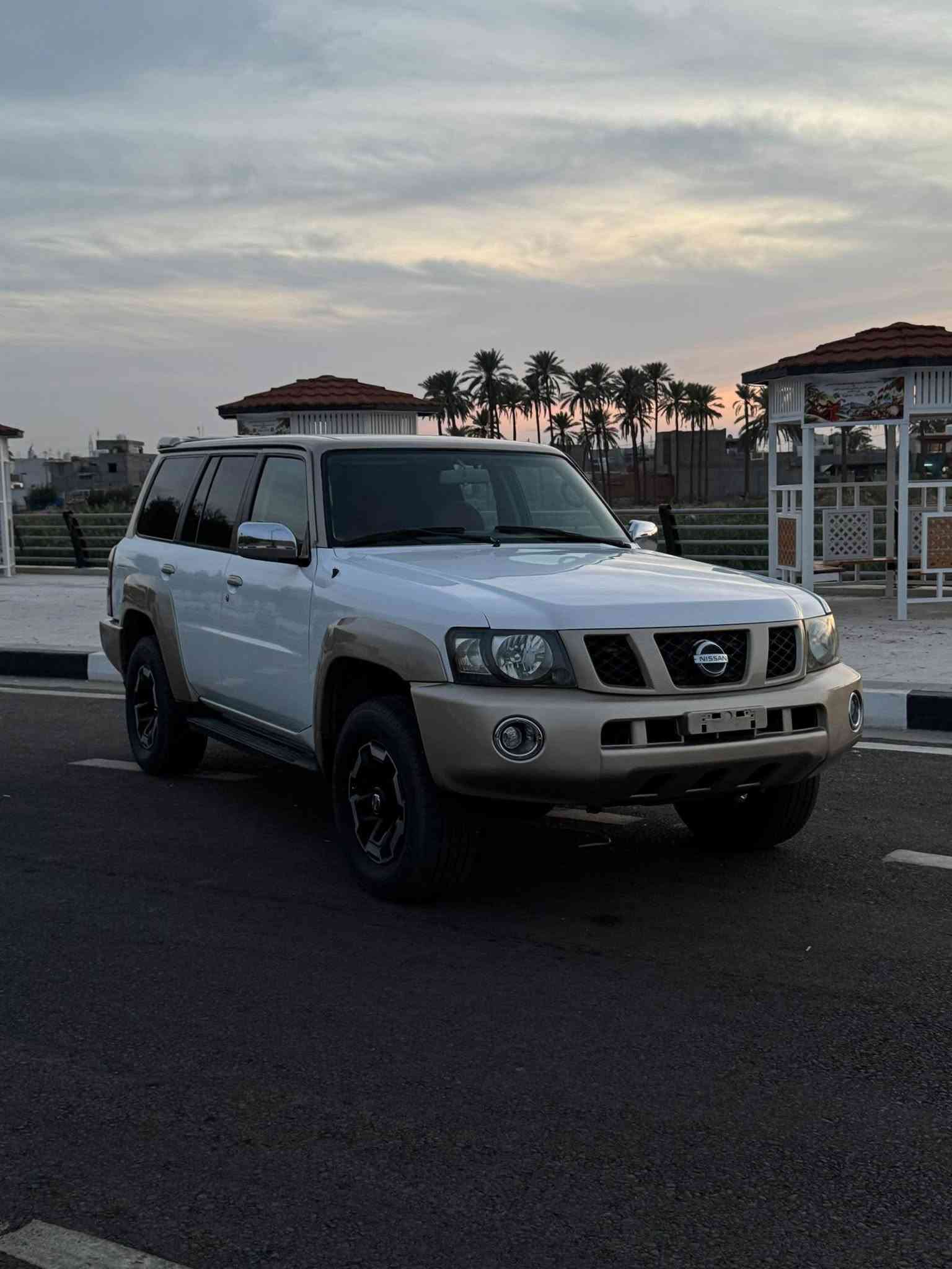 نيسان سفاري • بدون حادث • واصله للكمرك